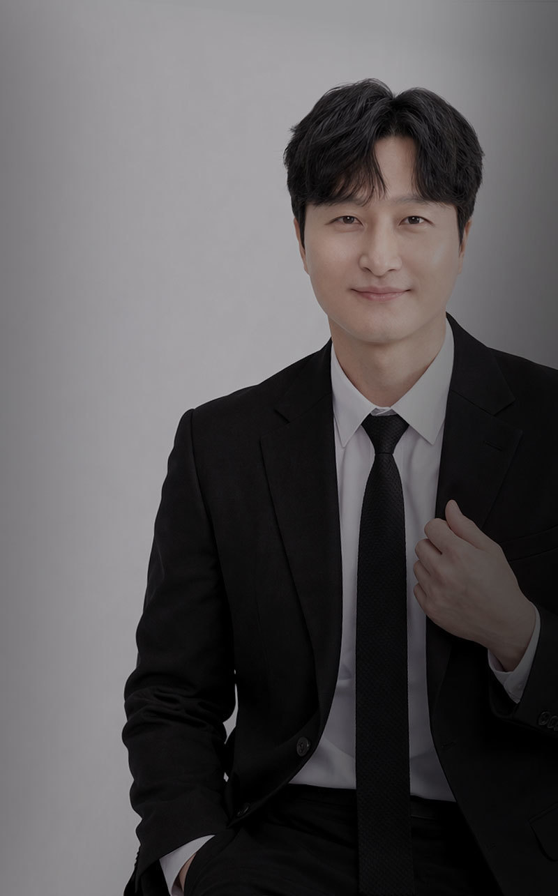 คิมจองโฮ<br>ศัลยแพทย์ตกแต่งเฉพาะทาง 원장